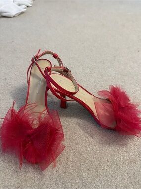 Hot Pink Tulle Bow & Feather Betsy Johnson Heels